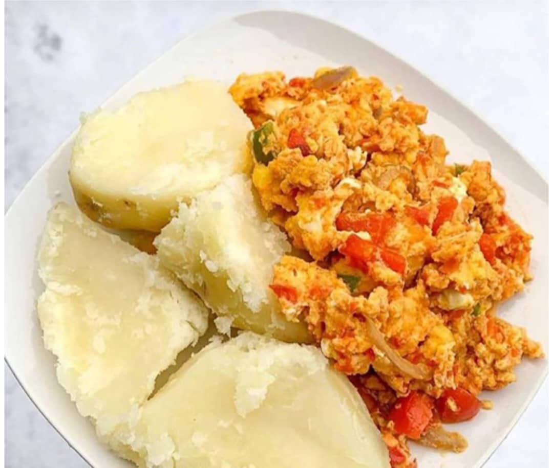 Igname cuite à la vapeur au jus d'oeuf 